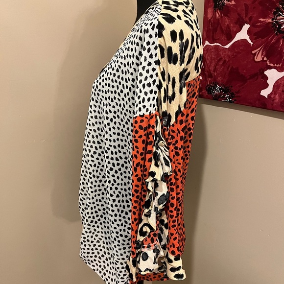 Red and Black Asymmetrical 3/4 Sleeve Blouse - Picture 2 of 8